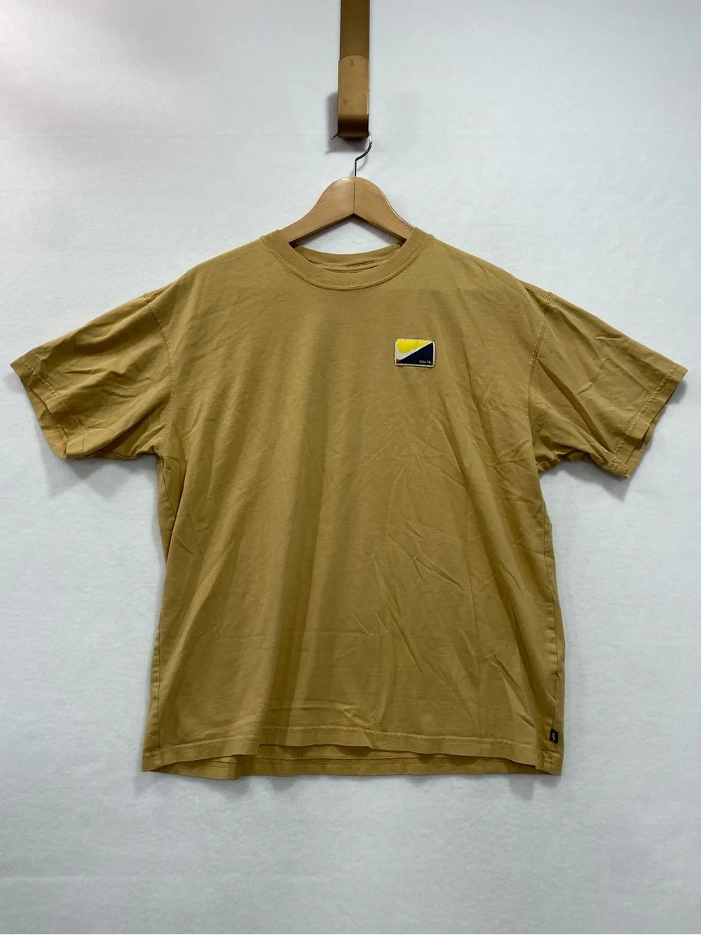 Nike SB Patch Logo Tan Skateboard Short Sleeve T-Shirt Men’s Size M The Nike Tee